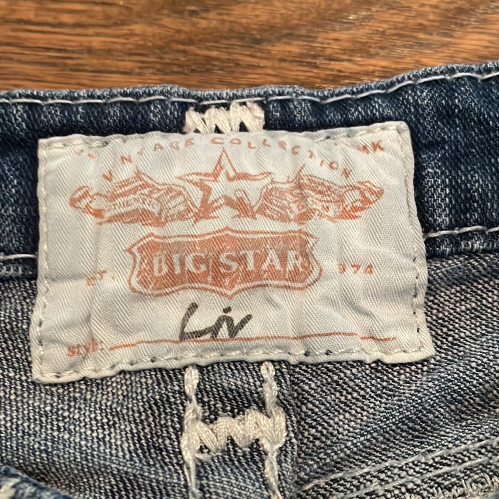 Big Star Liv Cutoff Jean Shorts - Picture 3 of 6